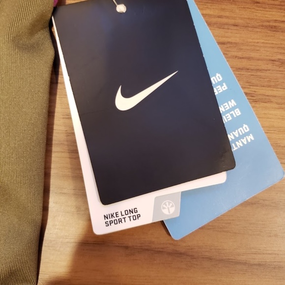 NWT Nike Long Sport Top - Picture 4 of 6